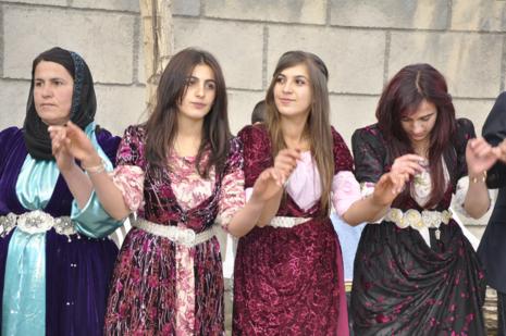 Yüksekova'da 30.31. Ekim 2010 tarihleri arasında evlenen çiftleri sizler için sayfamıza taşıdık. Yüksekova Güncel olarak tüm çiftlerimize mutluluklar dileriz