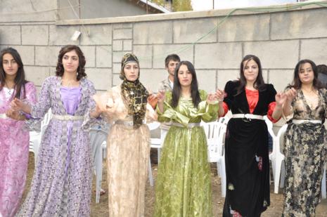 Yüksekova'da 30.31. Ekim 2010 tarihleri arasında evlenen çiftleri sizler için sayfamıza taşıdık. Yüksekova Güncel olarak tüm çiftlerimize mutluluklar dileriz