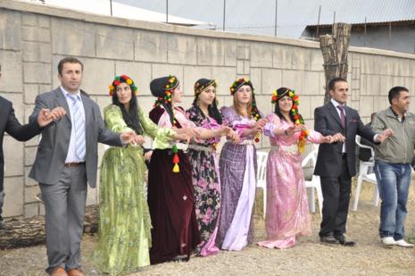 Yüksekova'da 30.31. Ekim 2010 tarihleri arasında evlenen çiftleri sizler için sayfamıza taşıdık. Yüksekova Güncel olarak tüm çiftlerimize mutluluklar dileriz