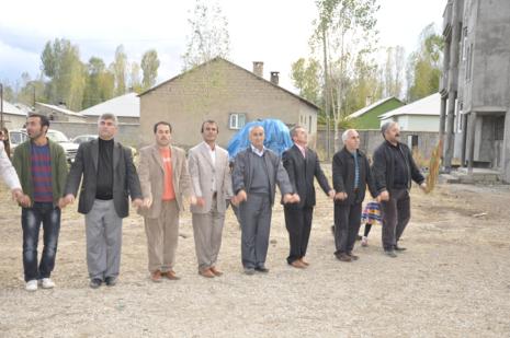 Yüksekova'da 30.31. Ekim 2010 tarihleri arasında evlenen çiftleri sizler için sayfamıza taşıdık. Yüksekova Güncel olarak tüm çiftlerimize mutluluklar dileriz