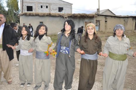 Yüksekova'da 30.31. Ekim 2010 tarihleri arasında evlenen çiftleri sizler için sayfamıza taşıdık. Yüksekova Güncel olarak tüm çiftlerimize mutluluklar dileriz