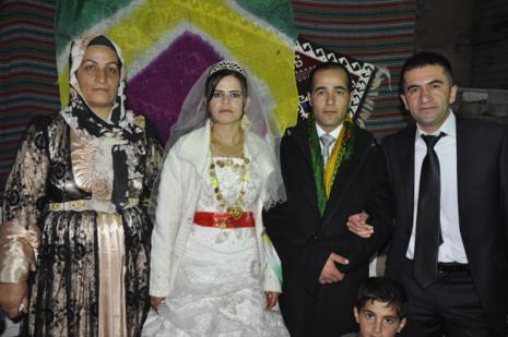 Yüksekova'da 30.31. Ekim 2010 tarihleri arasında evlenen çiftleri sizler için sayfamıza taşıdık. Yüksekova Güncel olarak tüm çiftlerimize mutluluklar dileriz