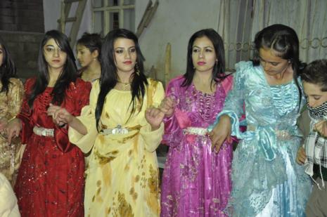 Yüksekova'da 30.31. Ekim 2010 tarihleri arasında evlenen çiftleri sizler için sayfamıza taşıdık. Yüksekova Güncel olarak tüm çiftlerimize mutluluklar dileriz