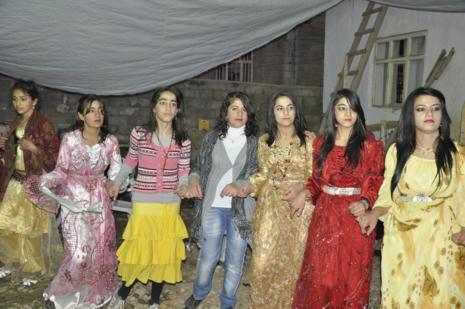 Yüksekova'da 30.31. Ekim 2010 tarihleri arasında evlenen çiftleri sizler için sayfamıza taşıdık. Yüksekova Güncel olarak tüm çiftlerimize mutluluklar dileriz