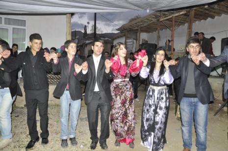 Yüksekova'da 30.31. Ekim 2010 tarihleri arasında evlenen çiftleri sizler için sayfamıza taşıdık. Yüksekova Güncel olarak tüm çiftlerimize mutluluklar dileriz