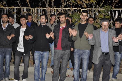 Yüksekova'da 30.31. Ekim 2010 tarihleri arasında evlenen çiftleri sizler için sayfamıza taşıdık. Yüksekova Güncel olarak tüm çiftlerimize mutluluklar dileriz