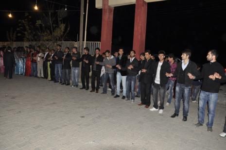 Yüksekova'da 30.31. Ekim 2010 tarihleri arasında evlenen çiftleri sizler için sayfamıza taşıdık. Yüksekova Güncel olarak tüm çiftlerimize mutluluklar dileriz