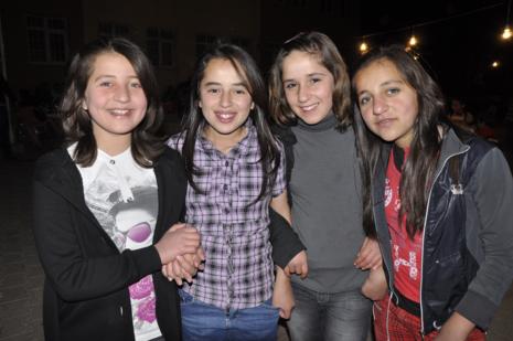 Yüksekova'da 30.31. Ekim 2010 tarihleri arasında evlenen çiftleri sizler için sayfamıza taşıdık. Yüksekova Güncel olarak tüm çiftlerimize mutluluklar dileriz