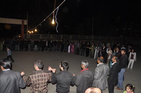 Yüksekova'da 30.31. Ekim 2010 tarihleri arasında evlenen çiftleri sizler için sayfamıza taşıdık. Yüksekova Güncel olarak tüm çiftlerimize mutluluklar dileriz