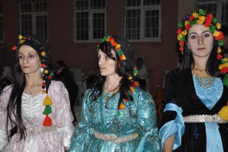 Yüksekova'da 30.31. Ekim 2010 tarihleri arasında evlenen çiftleri sizler için sayfamıza taşıdık. Yüksekova Güncel olarak tüm çiftlerimize mutluluklar dileriz