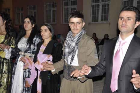 Yüksekova'da 30.31. Ekim 2010 tarihleri arasında evlenen çiftleri sizler için sayfamıza taşıdık. Yüksekova Güncel olarak tüm çiftlerimize mutluluklar dileriz