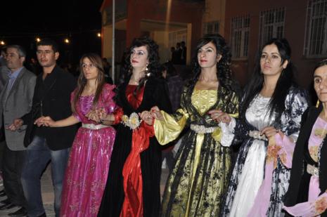 Yüksekova'da 30.31. Ekim 2010 tarihleri arasında evlenen çiftleri sizler için sayfamıza taşıdık. Yüksekova Güncel olarak tüm çiftlerimize mutluluklar dileriz