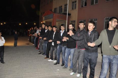 Yüksekova'da 30.31. Ekim 2010 tarihleri arasında evlenen çiftleri sizler için sayfamıza taşıdık. Yüksekova Güncel olarak tüm çiftlerimize mutluluklar dileriz