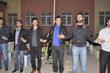 Yüksekova'da 30.31. Ekim 2010 tarihleri arasında evlenen çiftleri sizler için sayfamıza taşıdık. Yüksekova Güncel olarak tüm çiftlerimize mutluluklar dileriz