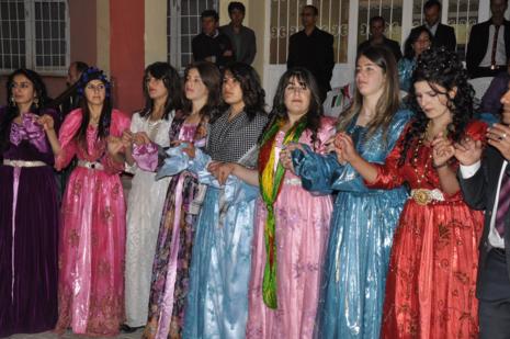 Yüksekova'da 30.31. Ekim 2010 tarihleri arasında evlenen çiftleri sizler için sayfamıza taşıdık. Yüksekova Güncel olarak tüm çiftlerimize mutluluklar dileriz