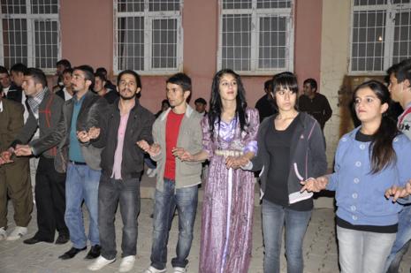 Yüksekova'da 30.31. Ekim 2010 tarihleri arasında evlenen çiftleri sizler için sayfamıza taşıdık. Yüksekova Güncel olarak tüm çiftlerimize mutluluklar dileriz