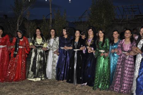 Yüksekova'da 30.31. Ekim 2010 tarihleri arasında evlenen çiftleri sizler için sayfamıza taşıdık. Yüksekova Güncel olarak tüm çiftlerimize mutluluklar dileriz