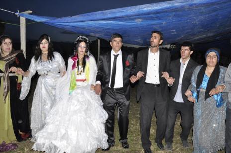 Yüksekova'da 30.31. Ekim 2010 tarihleri arasında evlenen çiftleri sizler için sayfamıza taşıdık. Yüksekova Güncel olarak tüm çiftlerimize mutluluklar dileriz