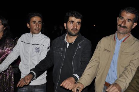 Yüksekova'da 30.31. Ekim 2010 tarihleri arasında evlenen çiftleri sizler için sayfamıza taşıdık. Yüksekova Güncel olarak tüm çiftlerimize mutluluklar dileriz