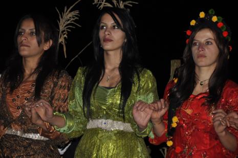 Yüksekova'da 30.31. Ekim 2010 tarihleri arasında evlenen çiftleri sizler için sayfamıza taşıdık. Yüksekova Güncel olarak tüm çiftlerimize mutluluklar dileriz