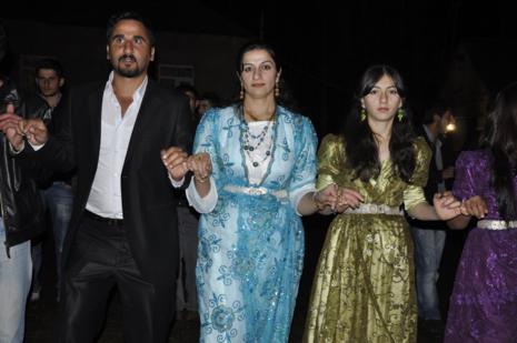 Yüksekova'da 30.31. Ekim 2010 tarihleri arasında evlenen çiftleri sizler için sayfamıza taşıdık. Yüksekova Güncel olarak tüm çiftlerimize mutluluklar dileriz