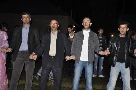 Yüksekova'da 30.31. Ekim 2010 tarihleri arasında evlenen çiftleri sizler için sayfamıza taşıdık. Yüksekova Güncel olarak tüm çiftlerimize mutluluklar dileriz