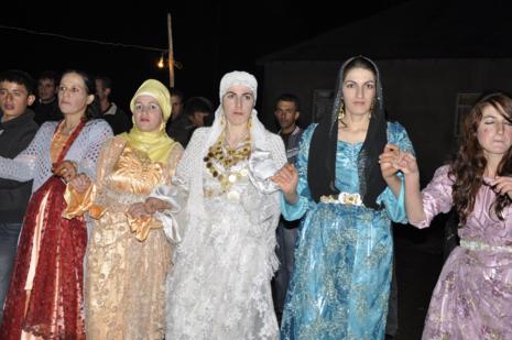 Yüksekova'da 30.31. Ekim 2010 tarihleri arasında evlenen çiftleri sizler için sayfamıza taşıdık. Yüksekova Güncel olarak tüm çiftlerimize mutluluklar dileriz