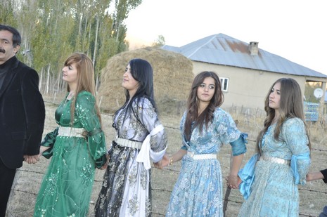 Yüksekova'da 06.07.11.2010 tarihleri arasında evlenen çiftleri sizler için sayfamıza taşıdık. Yüksekova Güncel olarak tüm çiftlerimize mutluluklar dileriz