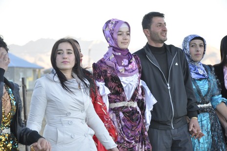 Yüksekova'da 06.07.11.2010 tarihleri arasında evlenen çiftleri sizler için sayfamıza taşıdık. Yüksekova Güncel olarak tüm çiftlerimize mutluluklar dileriz