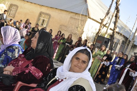 Yüksekova'da 06.07.11.2010 tarihleri arasında evlenen çiftleri sizler için sayfamıza taşıdık. Yüksekova Güncel olarak tüm çiftlerimize mutluluklar dileriz