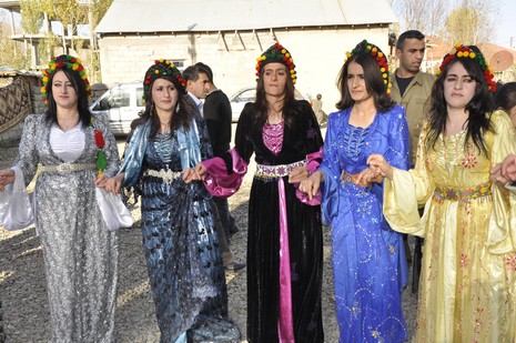 Yüksekova'da 13.14.11.2010 tarihleri arasında evlenen çiftleri sizler için sayfamıza taşıdık. Yüksekova Güncel olarak tüm çiftlerimize mutluluklar dileriz