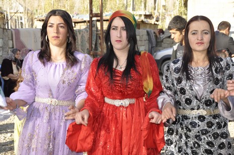 Yüksekova'da 13.14.11.2010 tarihleri arasında evlenen çiftleri sizler için sayfamıza taşıdık. Yüksekova Güncel olarak tüm çiftlerimize mutluluklar dileriz