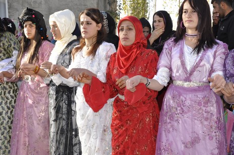 Yüksekova'da 13.14.11.2010 tarihleri arasında evlenen çiftleri sizler için sayfamıza taşıdık. Yüksekova Güncel olarak tüm çiftlerimize mutluluklar dileriz