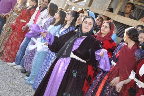 Yüksekova'da 13.14.11.2010 tarihleri arasında evlenen çiftleri sizler için sayfamıza taşıdık. Yüksekova Güncel olarak tüm çiftlerimize mutluluklar dileriz