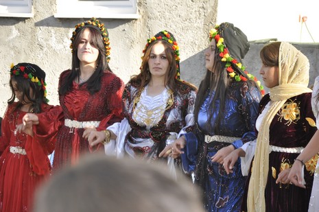 Yüksekova'da 13.14.11.2010 tarihleri arasında evlenen çiftleri sizler için sayfamıza taşıdık. Yüksekova Güncel olarak tüm çiftlerimize mutluluklar dileriz