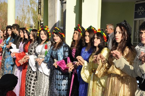 Yüksekova'da 13.14.11.2010 tarihleri arasında evlenen çiftleri sizler için sayfamıza taşıdık. Yüksekova Güncel olarak tüm çiftlerimize mutluluklar dileriz