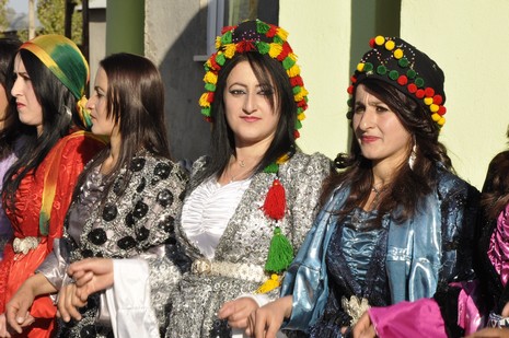 Yüksekova'da 13.14.11.2010 tarihleri arasında evlenen çiftleri sizler için sayfamıza taşıdık. Yüksekova Güncel olarak tüm çiftlerimize mutluluklar dileriz