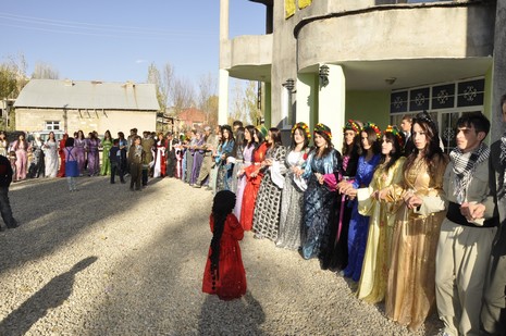 Yüksekova'da 13.14.11.2010 tarihleri arasında evlenen çiftleri sizler için sayfamıza taşıdık. Yüksekova Güncel olarak tüm çiftlerimize mutluluklar dileriz