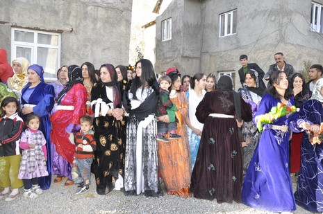 Yüksekova'da 13.14.11.2010 tarihleri arasında evlenen çiftleri sizler için sayfamıza taşıdık. Yüksekova Güncel olarak tüm çiftlerimize mutluluklar dileriz