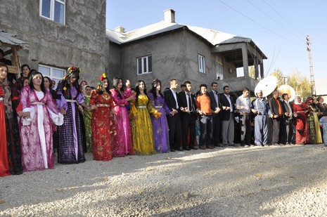 Yüksekova'da 13.14.11.2010 tarihleri arasında evlenen çiftleri sizler için sayfamıza taşıdık. Yüksekova Güncel olarak tüm çiftlerimize mutluluklar dileriz