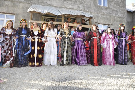 Yüksekova'da 13.14.11.2010 tarihleri arasında evlenen çiftleri sizler için sayfamıza taşıdık. Yüksekova Güncel olarak tüm çiftlerimize mutluluklar dileriz