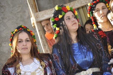 Yüksekova'da 13.14.11.2010 tarihleri arasında evlenen çiftleri sizler için sayfamıza taşıdık. Yüksekova Güncel olarak tüm çiftlerimize mutluluklar dileriz