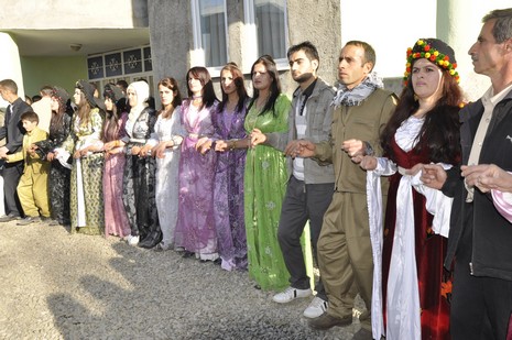 Yüksekova'da 13.14.11.2010 tarihleri arasında evlenen çiftleri sizler için sayfamıza taşıdık. Yüksekova Güncel olarak tüm çiftlerimize mutluluklar dileriz