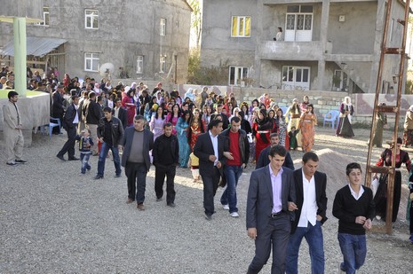 Yüksekova'da 13.14.11.2010 tarihleri arasında evlenen çiftleri sizler için sayfamıza taşıdık. Yüksekova Güncel olarak tüm çiftlerimize mutluluklar dileriz