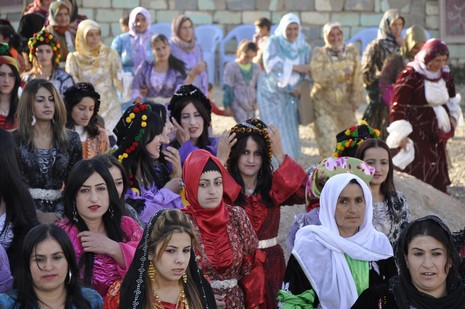 Yüksekova'da 13.14.11.2010 tarihleri arasında evlenen çiftleri sizler için sayfamıza taşıdık. Yüksekova Güncel olarak tüm çiftlerimize mutluluklar dileriz