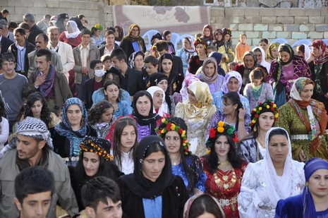 Yüksekova'da 13.14.11.2010 tarihleri arasında evlenen çiftleri sizler için sayfamıza taşıdık. Yüksekova Güncel olarak tüm çiftlerimize mutluluklar dileriz