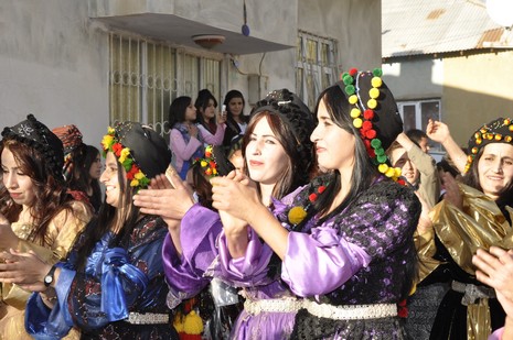 Yüksekova'da 13.14.11.2010 tarihleri arasında evlenen çiftleri sizler için sayfamıza taşıdık. Yüksekova Güncel olarak tüm çiftlerimize mutluluklar dileriz