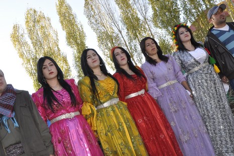 Yüksekova'da 13.14.11.2010 tarihleri arasında evlenen çiftleri sizler için sayfamıza taşıdık. Yüksekova Güncel olarak tüm çiftlerimize mutluluklar dileriz