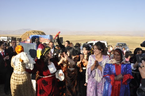 Yüksekova'da 13.14.11.2010 tarihleri arasında evlenen çiftleri sizler için sayfamıza taşıdık. Yüksekova Güncel olarak tüm çiftlerimize mutluluklar dileriz