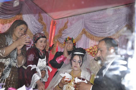 Yüksekova'da 13.14.11.2010 tarihleri arasında evlenen çiftleri sizler için sayfamıza taşıdık. Yüksekova Güncel olarak tüm çiftlerimize mutluluklar dileriz